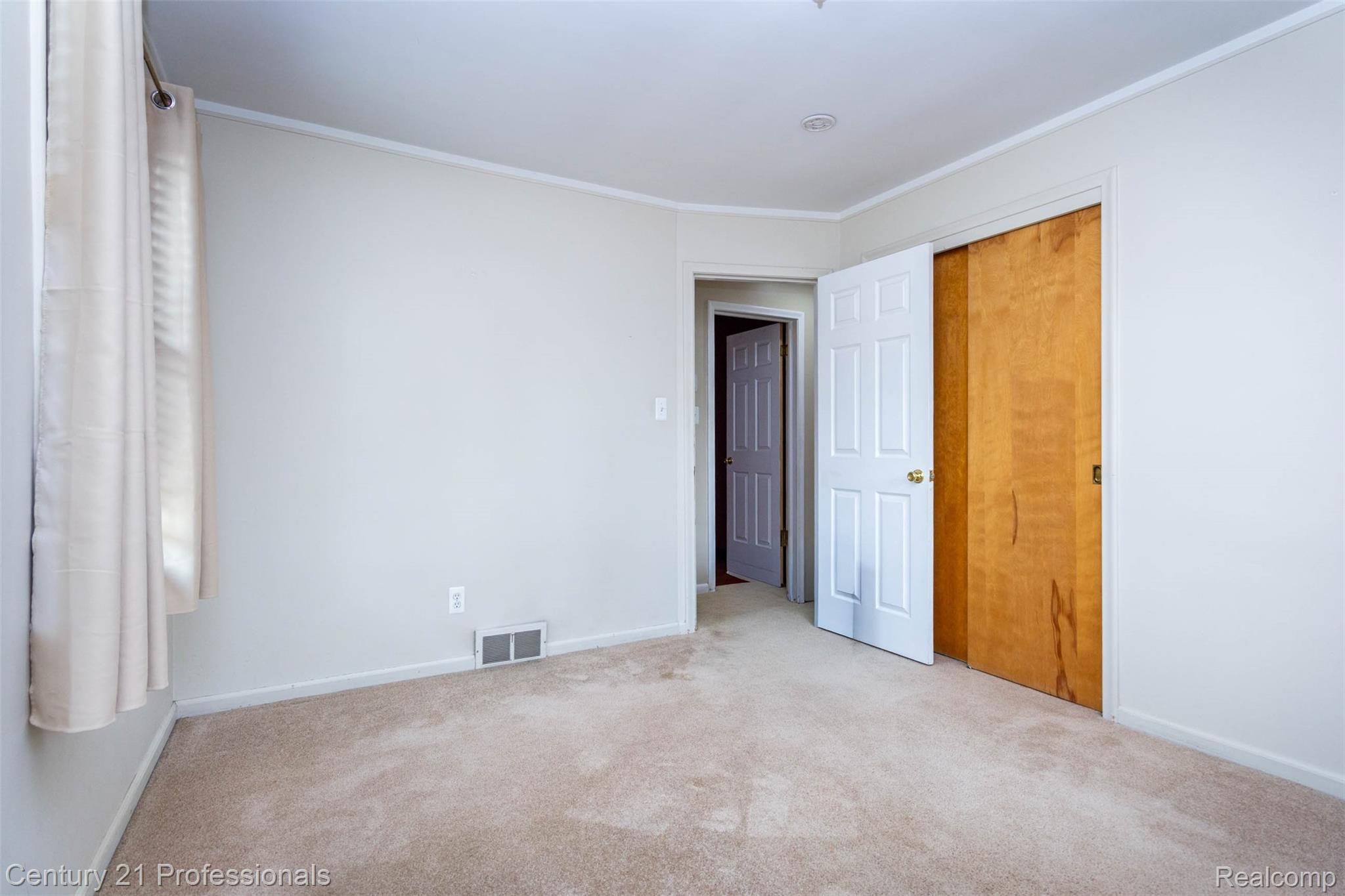 4133 Amherst Road Royal Oak, MI 48073 - Photo 19 of 33 interior (15).jpg