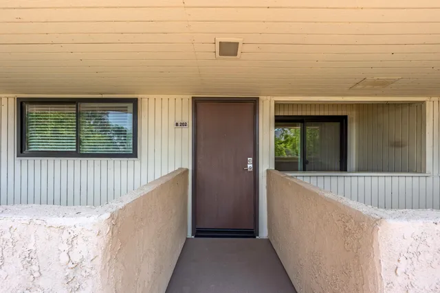 $205,000 | 2820 North Arcadia Court, Unit 202, Palm Springs, CA 92262