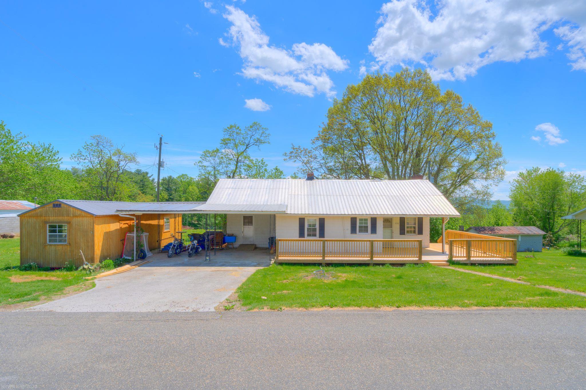 5786 Alum Spring Road Pulaski, VA 24301 - Photo 1 of 17 Gallery Image 1