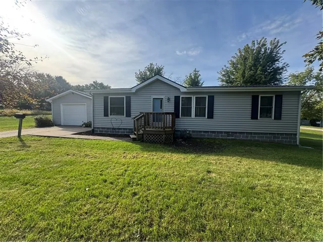 $137,500 | 302 East Cherry Street, Skidmore, MO 64487