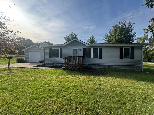 $137,500 | 302 East Cherry Street, Skidmore, MO 64487