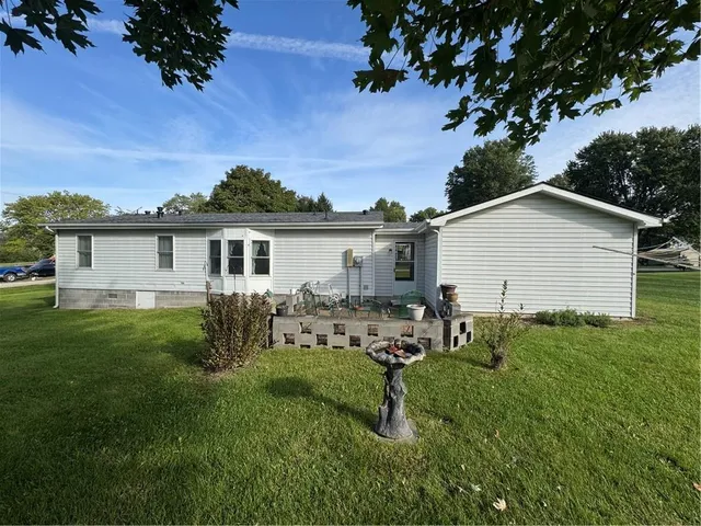 $137,500 | 302 East Cherry Street, Skidmore, MO 64487