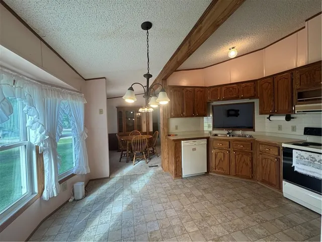 $137,500 | 302 East Cherry Street, Skidmore, MO 64487