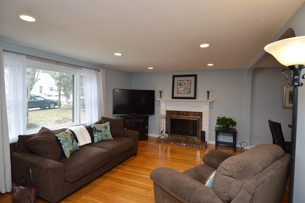 11 Castle Road Millis, MA 02054 - Photo 4 of 42 Gallery Image 4