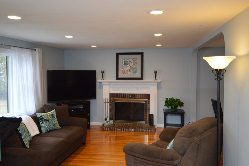 11 Castle Road Millis, MA 02054 - Photo 6 of 42 Gallery Image 6