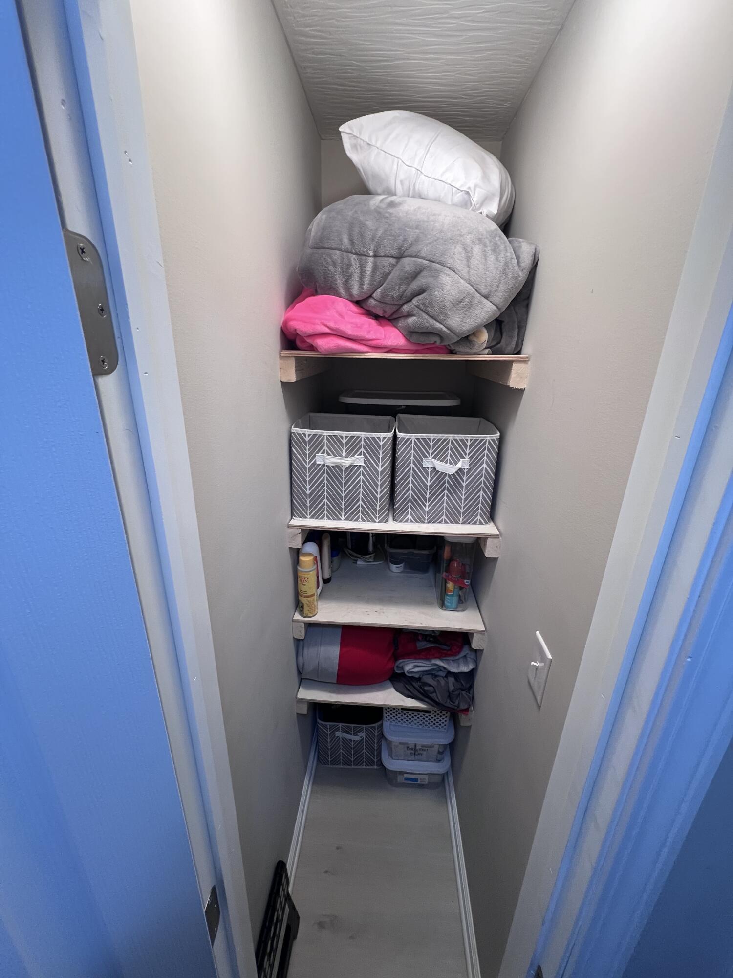 3330 Hamburg Road Southwest Lancaster, OH 43130 - Photo 15 of 26 Hallway Closet