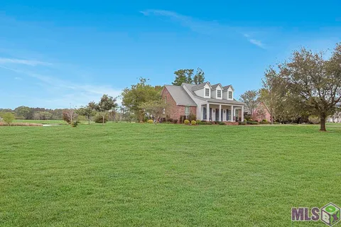 $935,000 | 5042 Thompson Cove Drive, St. Francisville, LA 70775