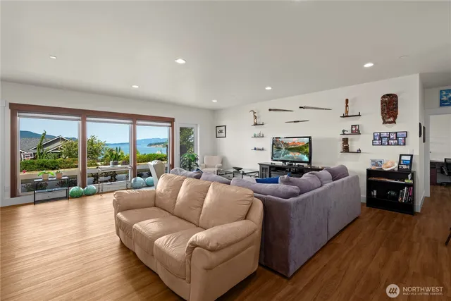 $1,950,000 | 3803 West 2nd Street, Anacortes, WA 98221