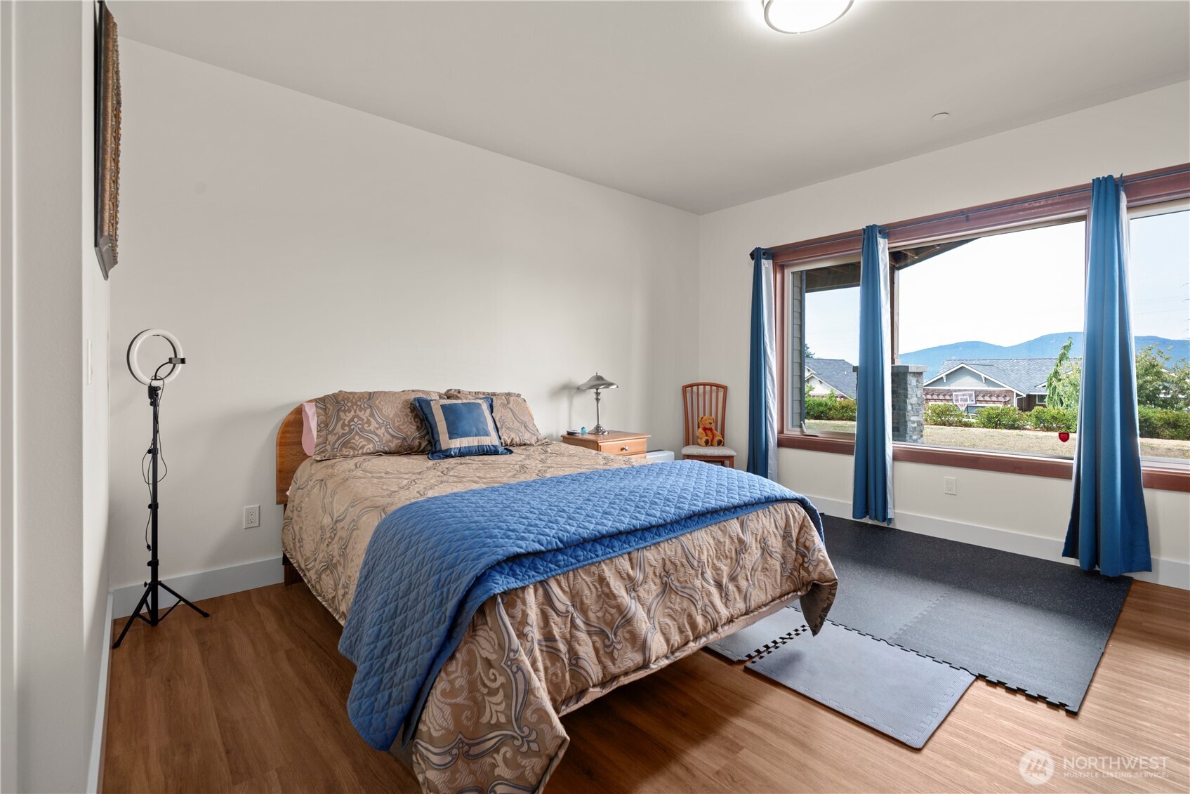 3803 West 2nd Street Anacortes, WA 98221 - Photo 35 of 40 a bedroom with a large bed and a large window