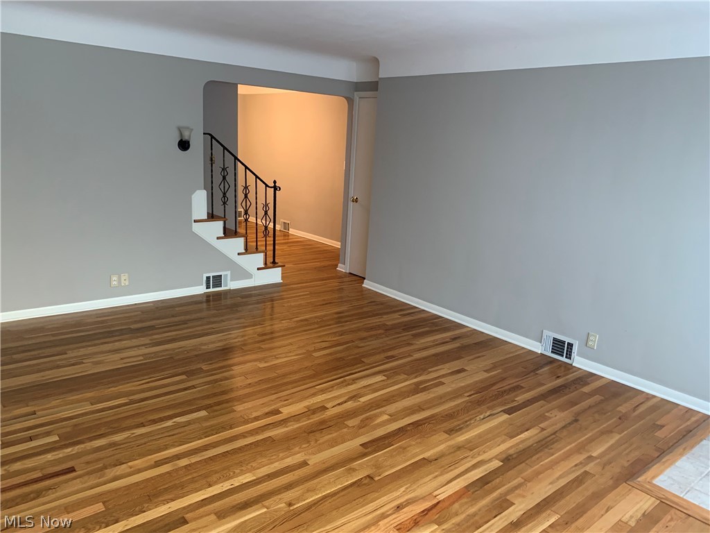 1339 Sunview Road Lyndhurst, OH 44124 - Photo 2 of 18
