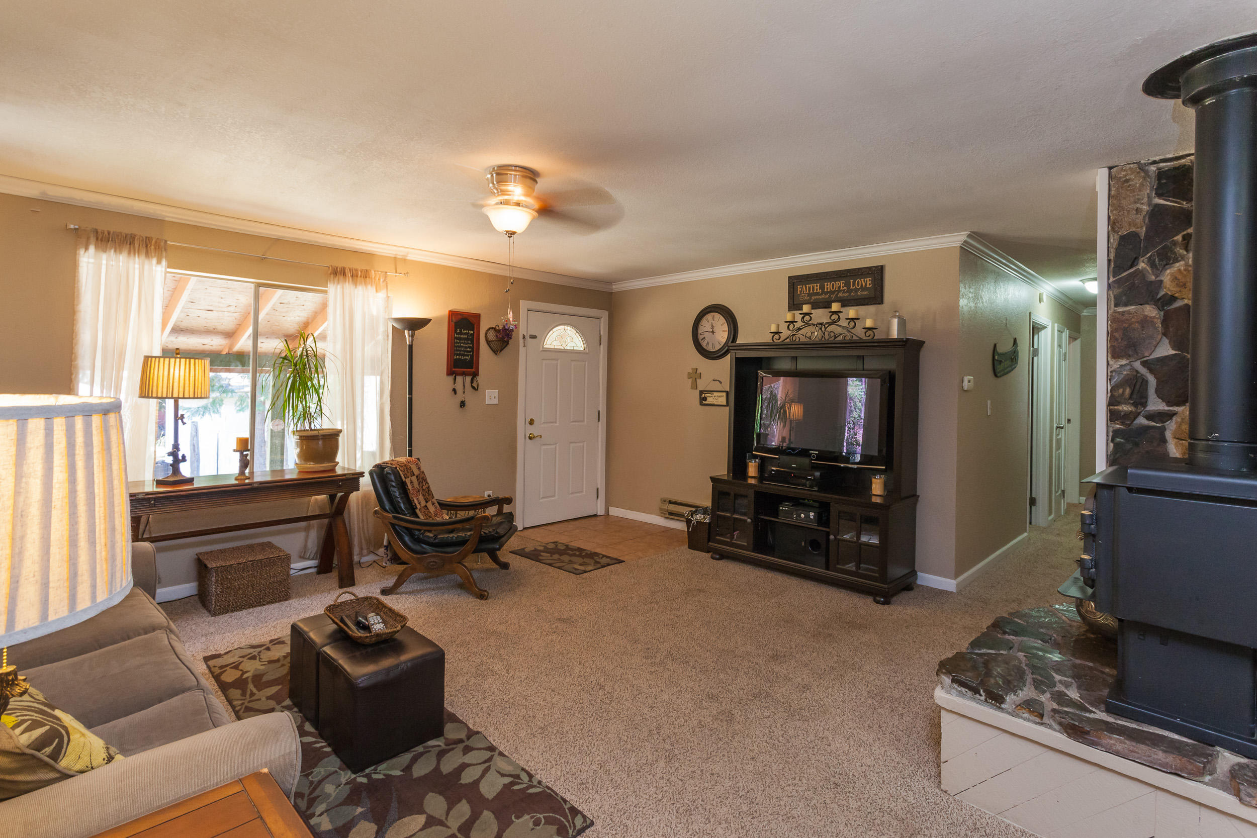 8420 Starlite Pines Road Shingletown, CA 96088 - Photo 3 of 28 Living