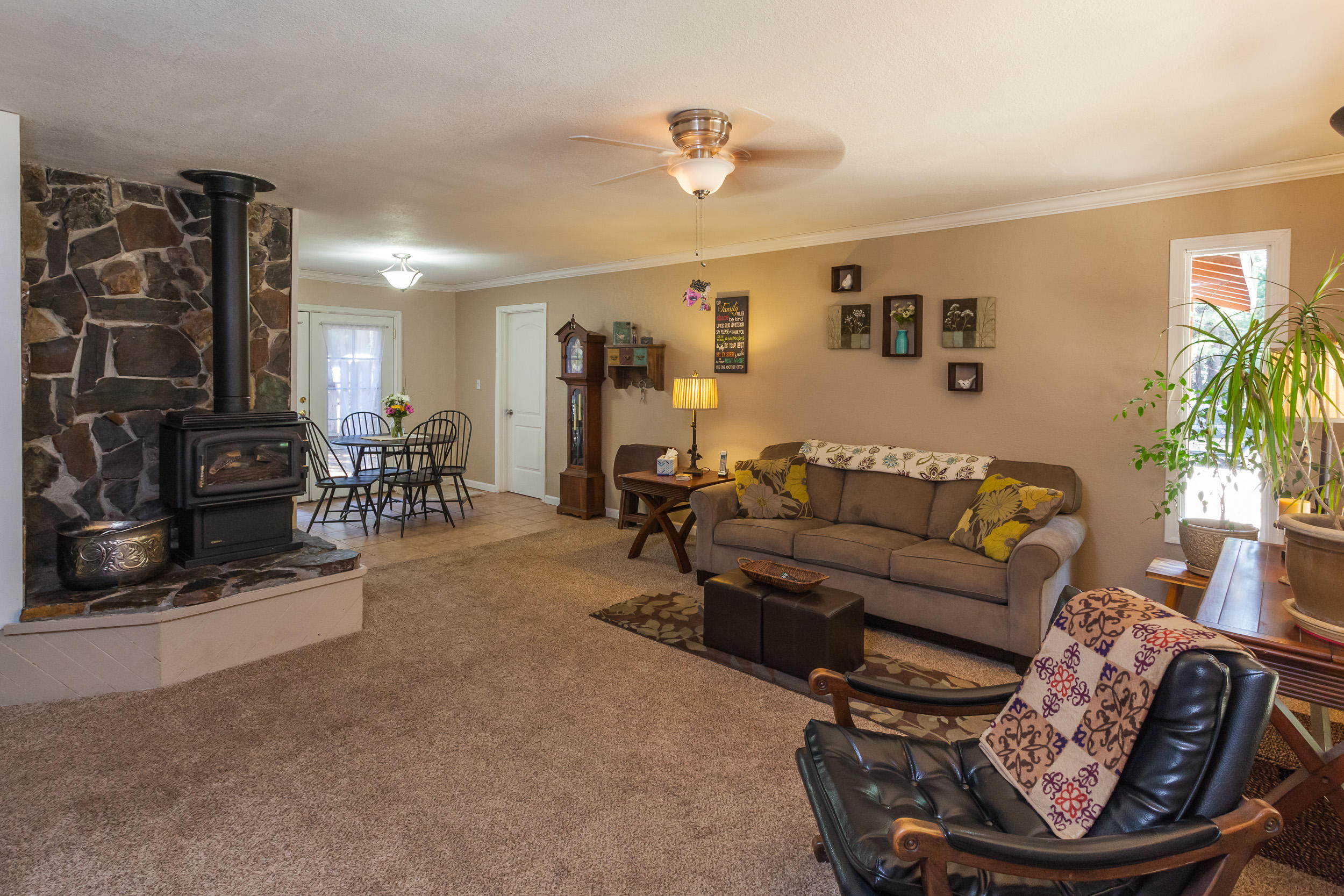 8420 Starlite Pines Road Shingletown, CA 96088 - Photo 4 of 28 Living