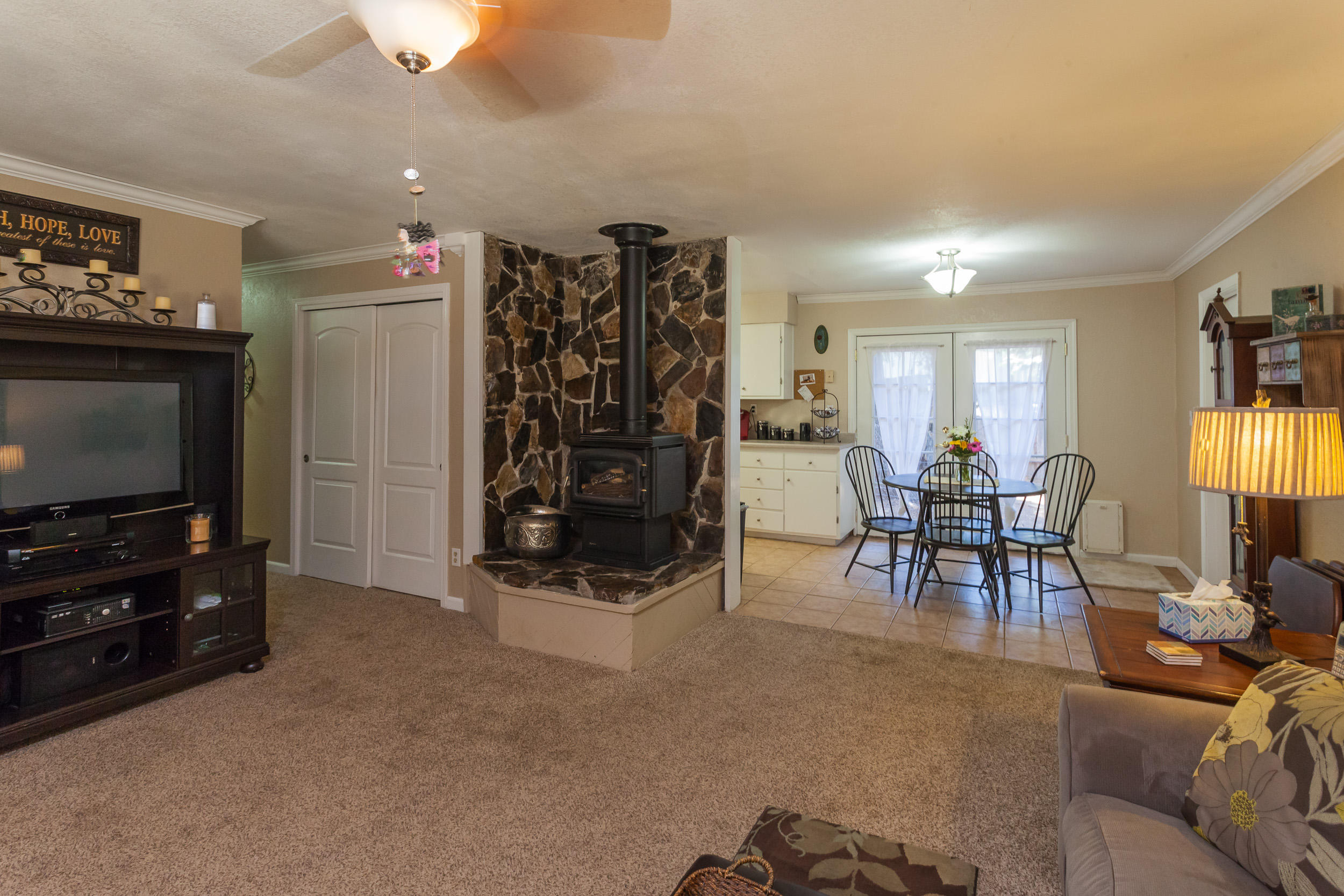 8420 Starlite Pines Road Shingletown, CA 96088 - Photo 5 of 28 Living