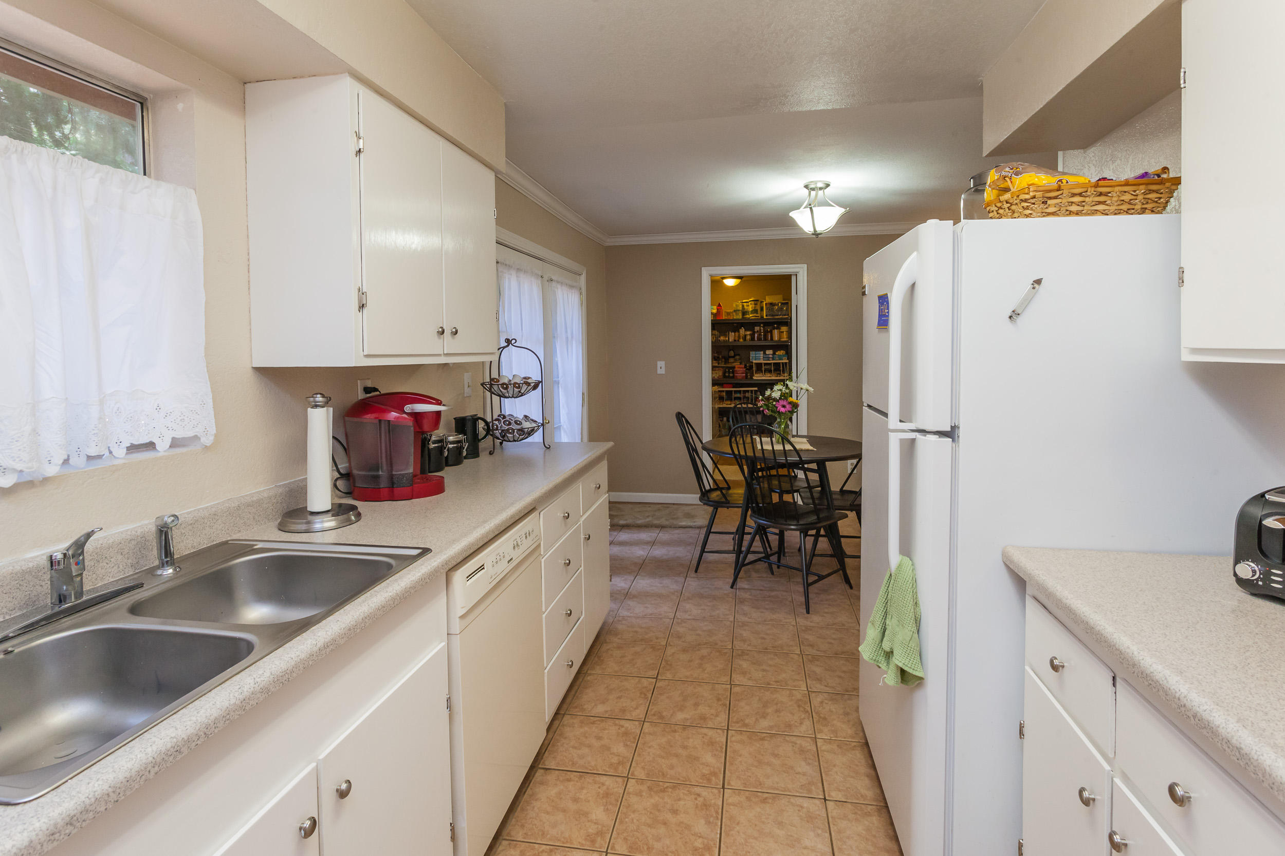 8420 Starlite Pines Road Shingletown, CA 96088 - Photo 7 of 28 Kitchen
