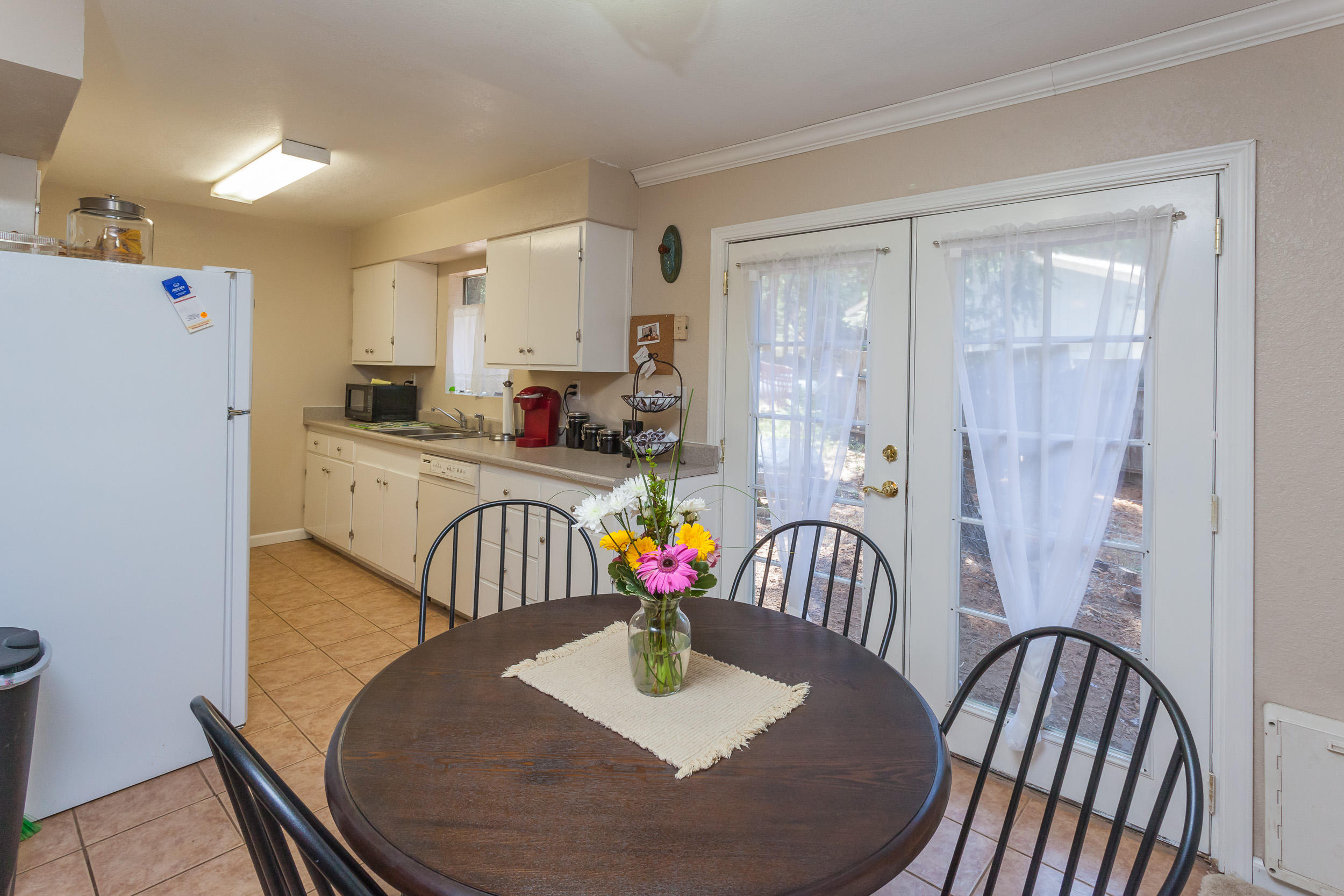 8420 Starlite Pines Road Shingletown, CA 96088 - Photo 10 of 28 Kitchen