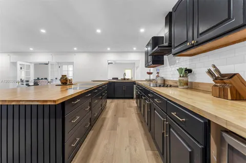 $957,000 | 680 Southwest 75th Avenue, Plantation, FL 33317