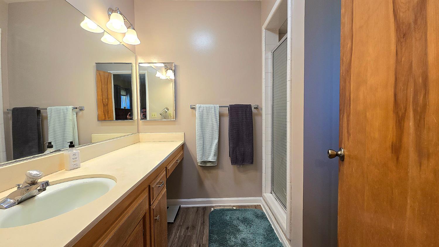 1205 Pine Street Selma, CA 93662 - Photo 30 of 41 a bathroom with a sink and mirror
