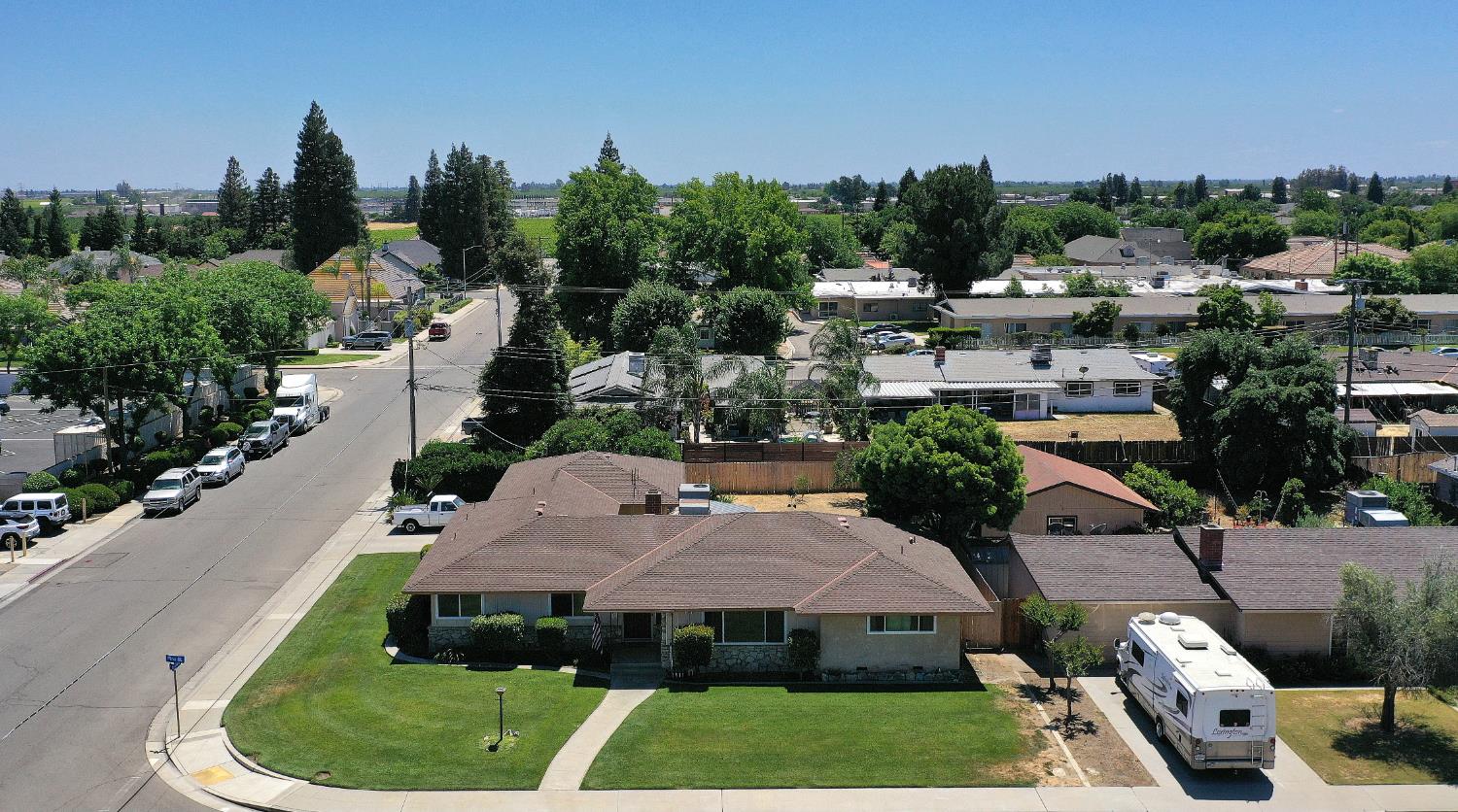 1205 Pine Street Selma, CA 93662 - Photo 8 of 41 a view of a garden
