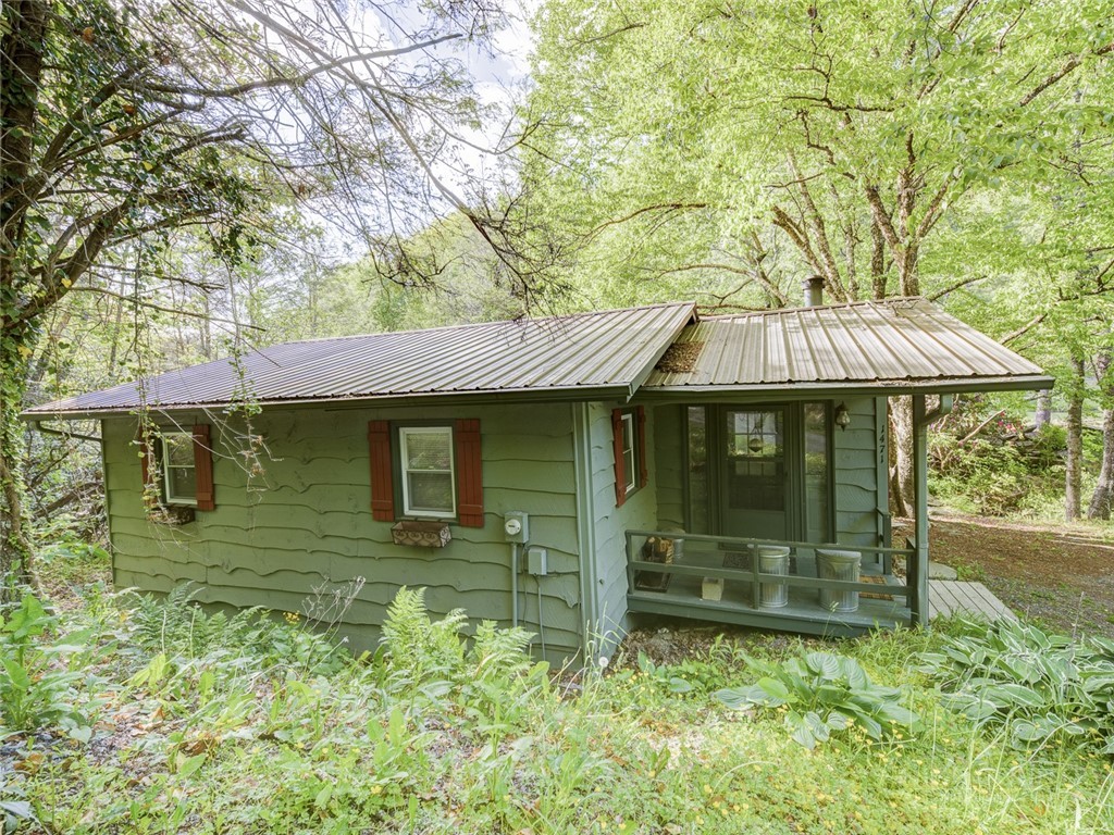 1471 Bamboo Road Boone, NC 28607 - Photo 18 of 19 front view of a house with a yard