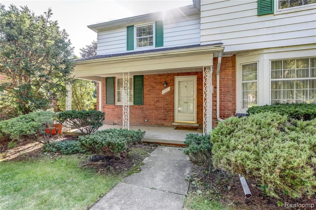 1041 Yorkshire Road Grosse Pointe Park, MI 48230 - Photo 3 of 35