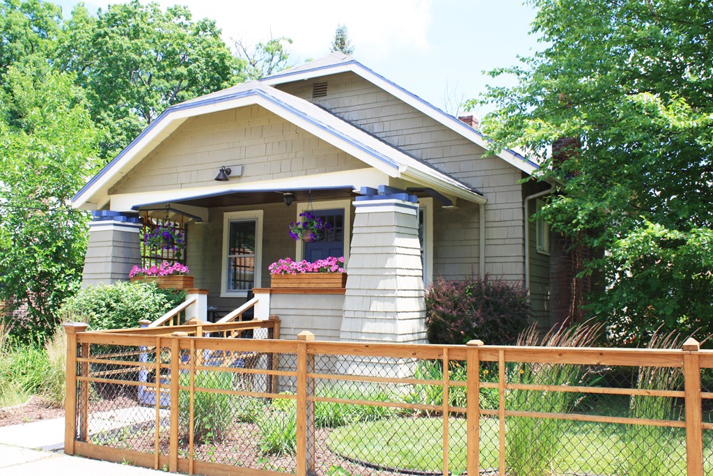 165 Marsden Street Springfield, MA 01109 - Photo 1 of 30 a front view of house with yard