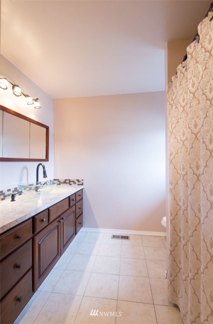 737 Maplewood Avenue Kent, WA 98030 - Photo 13 of 25 Gallery Image 13