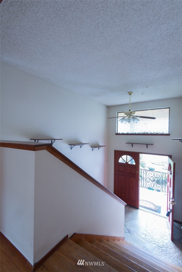 737 Maplewood Avenue Kent, WA 98030 - Photo 4 of 25 Gallery Image 4