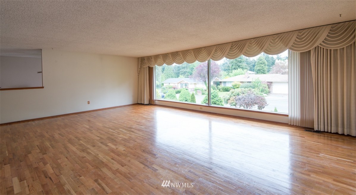 737 Maplewood Avenue Kent, WA 98030 - Photo 5 of 25 Gallery Image 5