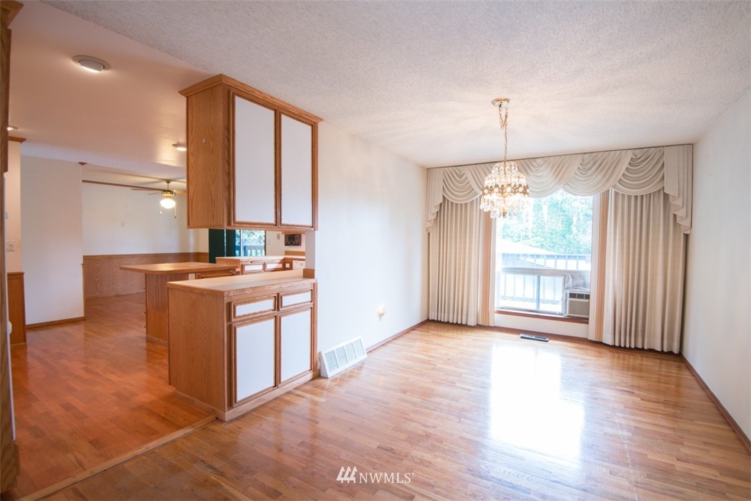737 Maplewood Avenue Kent, WA 98030 - Photo 8 of 25 Gallery Image 8