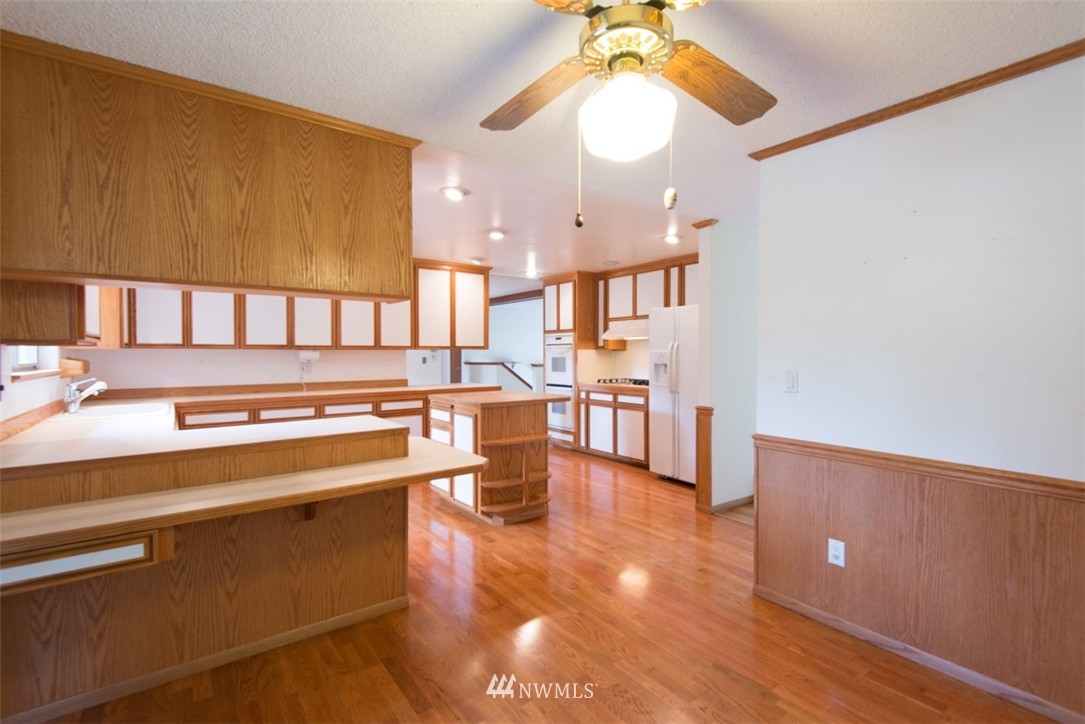 737 Maplewood Avenue Kent, WA 98030 - Photo 9 of 25 Gallery Image 9