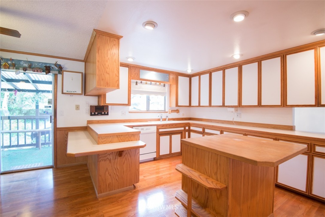 737 Maplewood Avenue Kent, WA 98030 - Photo 10 of 25 Gallery Image 10
