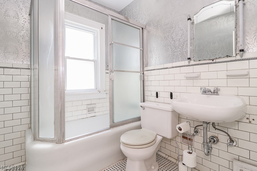 4006 Navahoe Road Cleveland, OH 44121 - Photo 10 of 19 Gallery Image 10