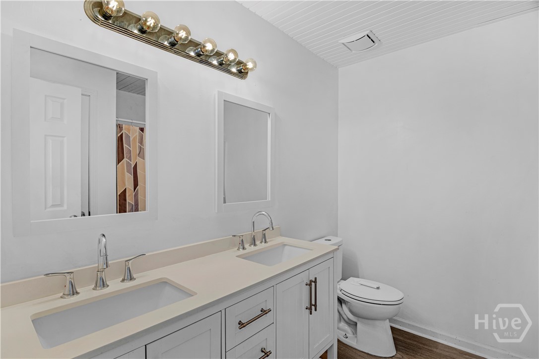 12 East Red Fox Court Midway, GA 31320 - Photo 20 of 29 Master Bathroom