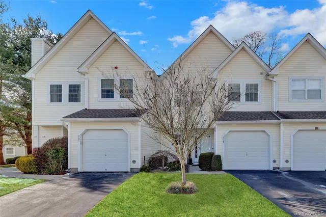 $740,000 | 204 Erik Drive, East Setauket, NY 11733