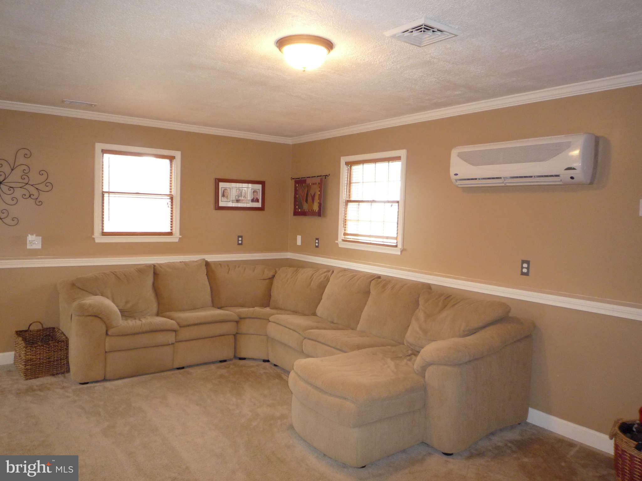 13134 Edgemont Road Smithsburg, MD 21783 - Photo 9 of 22 Family Room