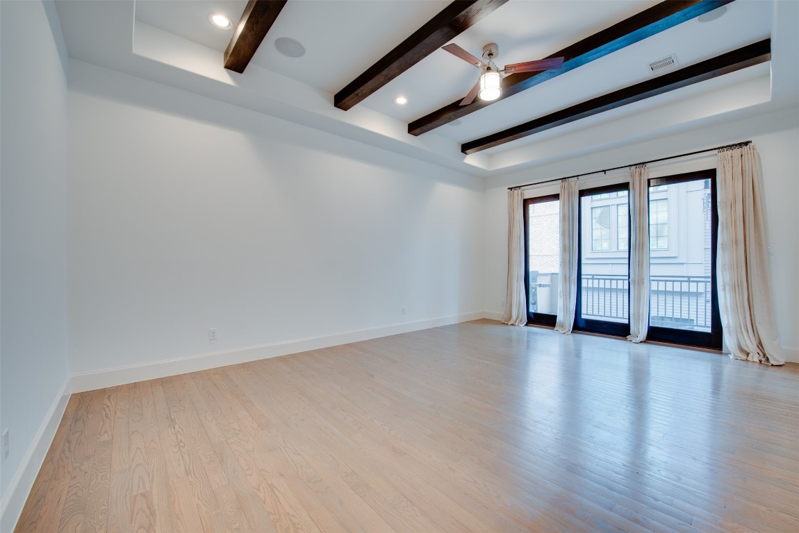 705 Malone Street, Unit B Houston, TX 77007 - Photo 18 of 39 an empty room with wooden floor and windows