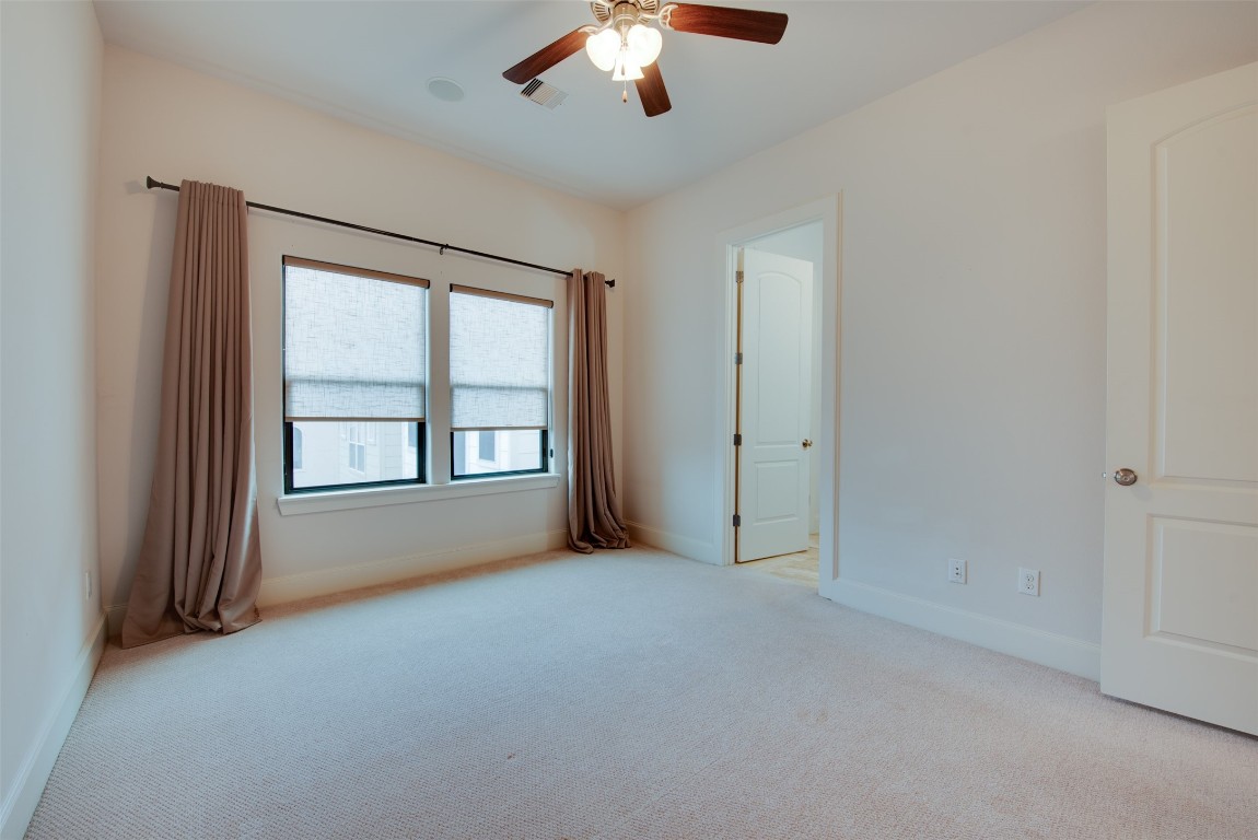 705 Malone Street, Unit B Houston, TX 77007 - Photo 26 of 39 an empty room with a empty space and windows