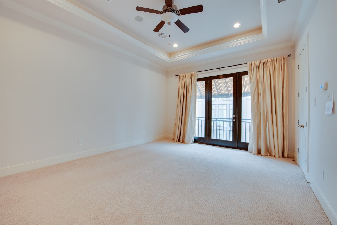 705 Malone Street, Unit B Houston, TX 77007 - Photo 30 of 39 a view of an empty room with a window