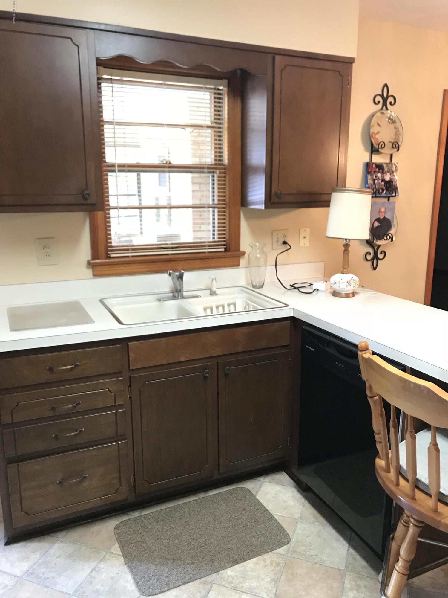 3432 Janell Road Louisville, KY 40216 - Photo 9 of 31 kitchen