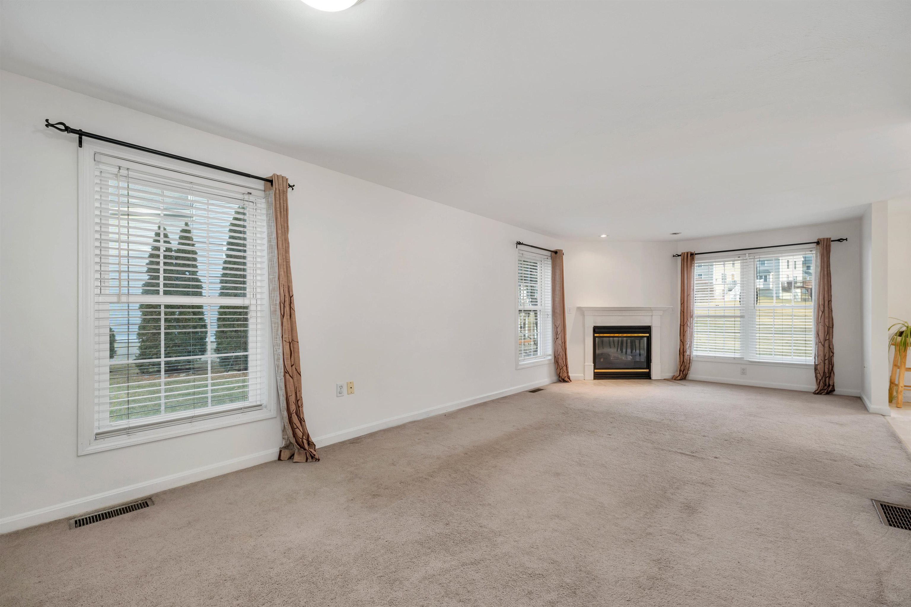 53 Barbara Lane Hudson, NH 03051 - Photo 12 of 41