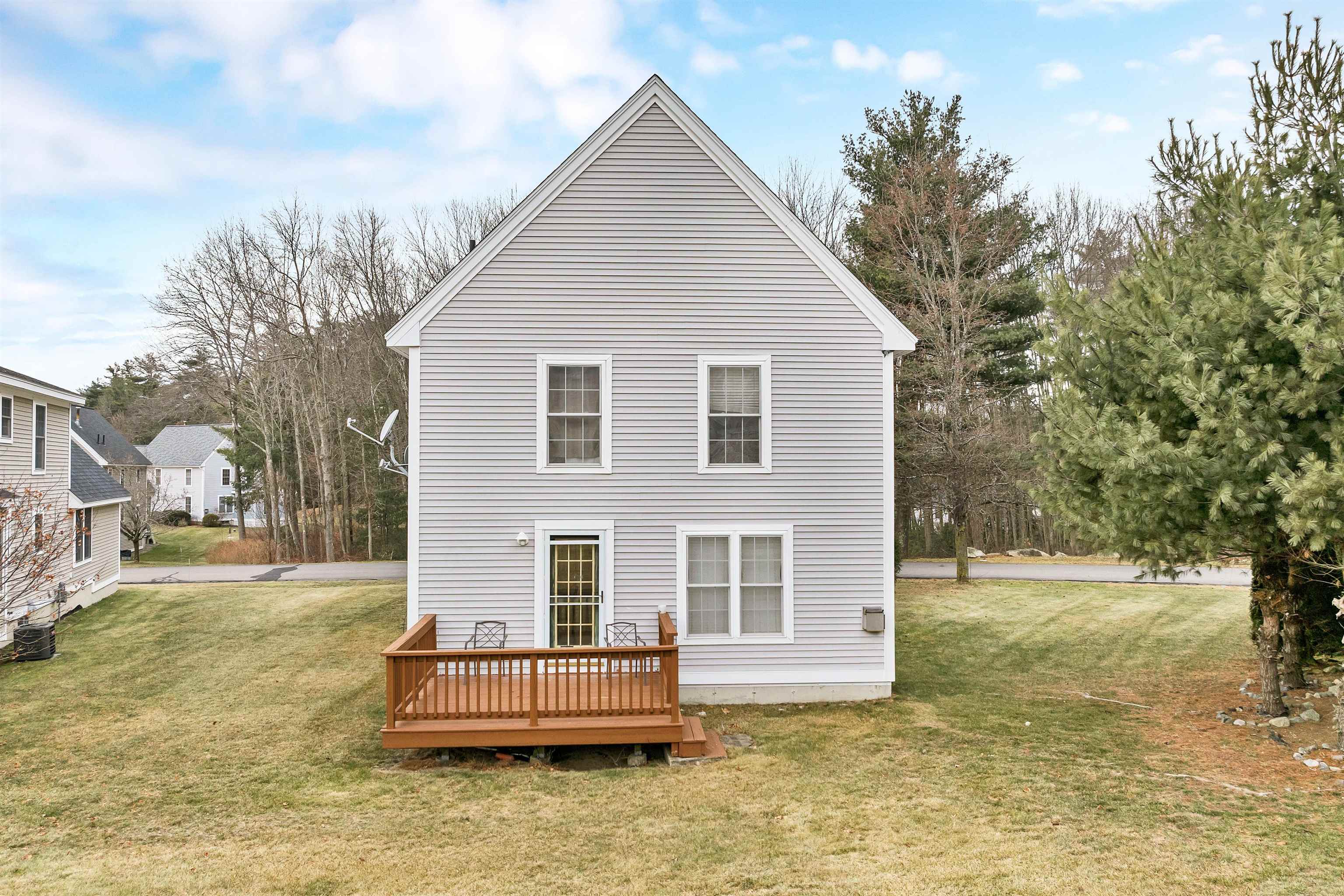 53 Barbara Lane Hudson, NH 03051 - Photo 30 of 41
