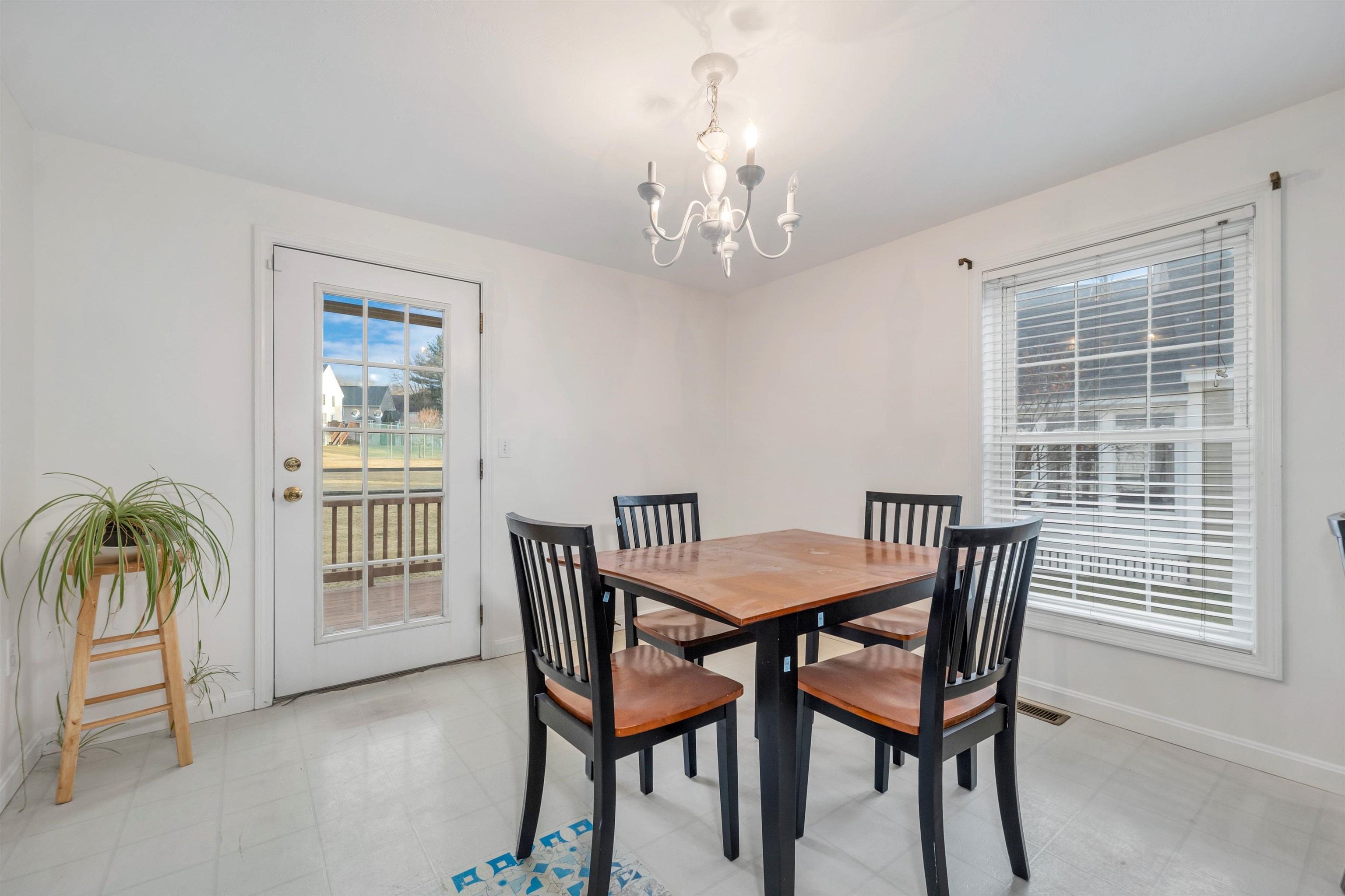 53 Barbara Lane Hudson, NH 03051 - Photo 8 of 41