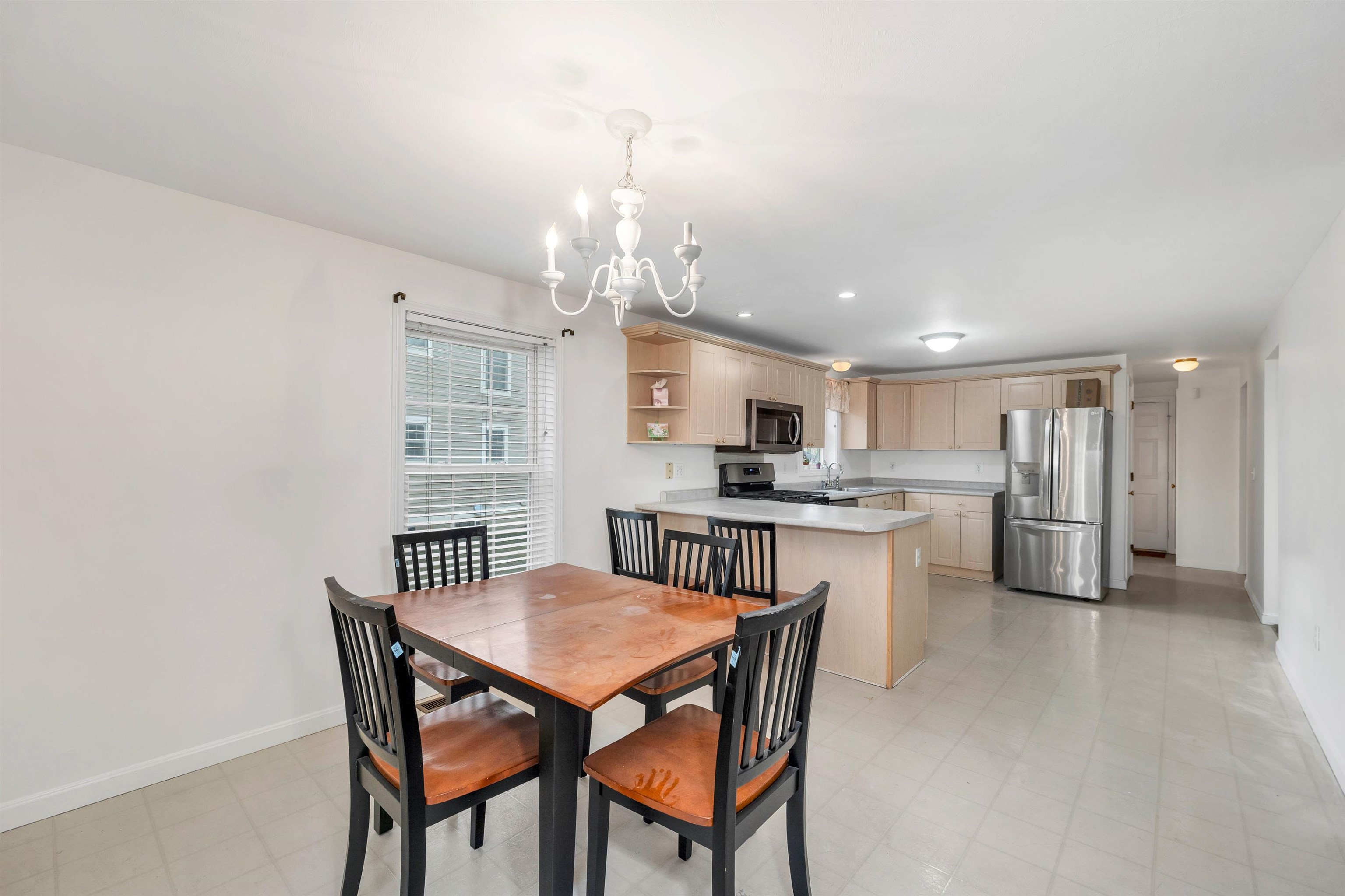 53 Barbara Lane Hudson, NH 03051 - Photo 9 of 41