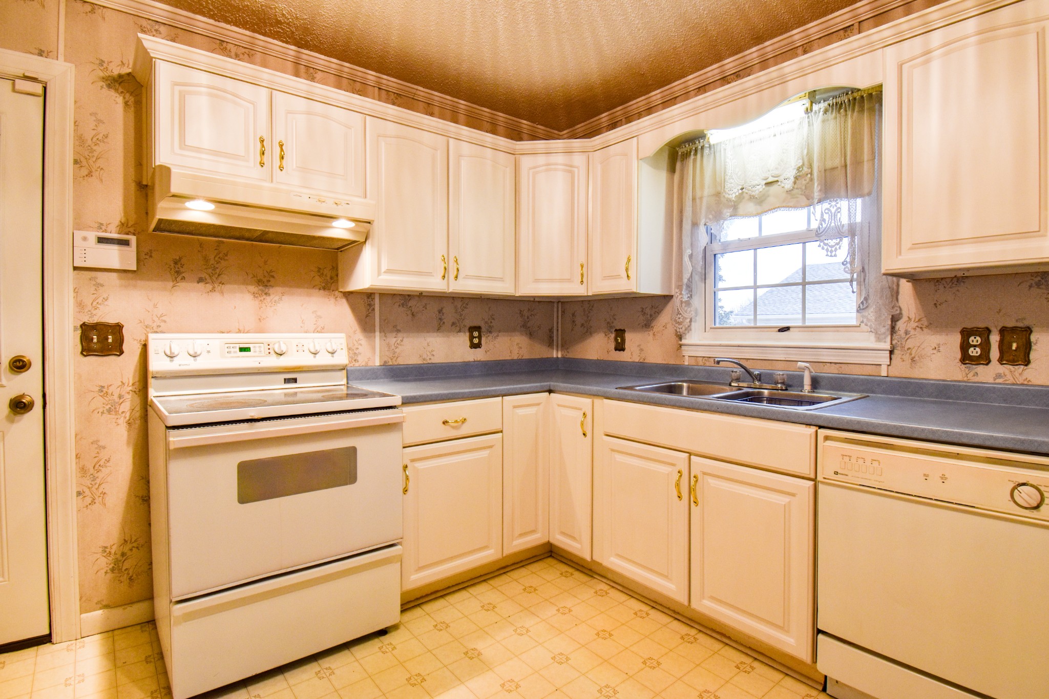 92 Hampton Road Columbia, TN 38401 - Photo 4 of 47 Gallery Image 4