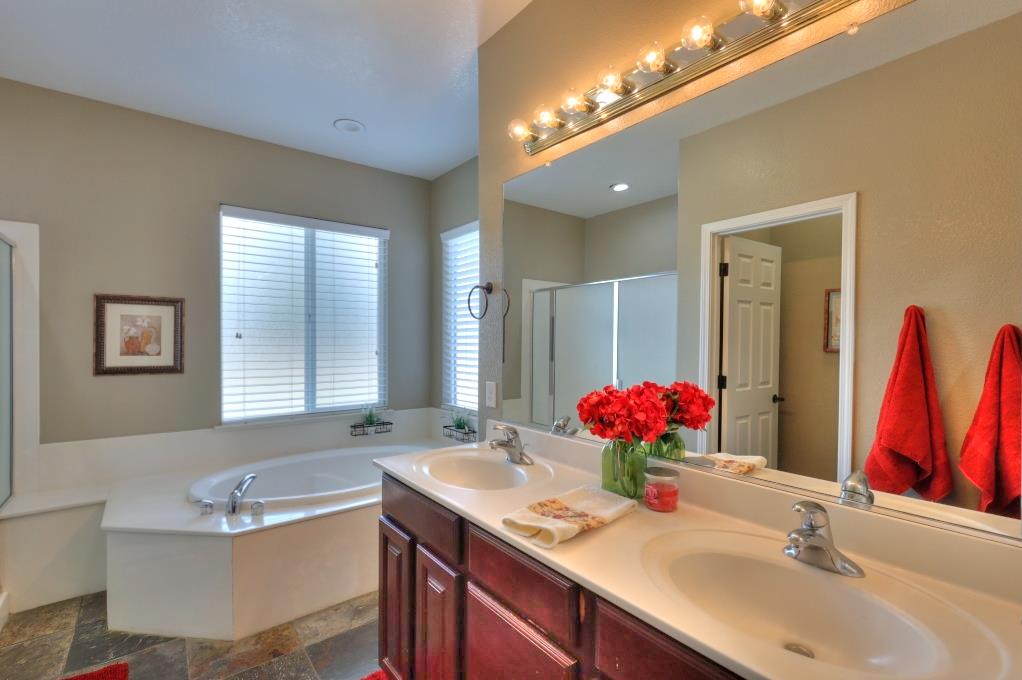 6801 Varni Way Hughson, CA 95326 - Photo 36 of 70