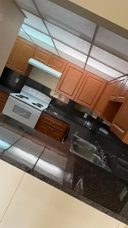 $2,000 | 7000 Northwest 186th Street, Unit 4219, Hialeah, FL 33015