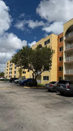 $2,000 | 7000 Northwest 186th Street, Unit 4219, Hialeah, FL 33015