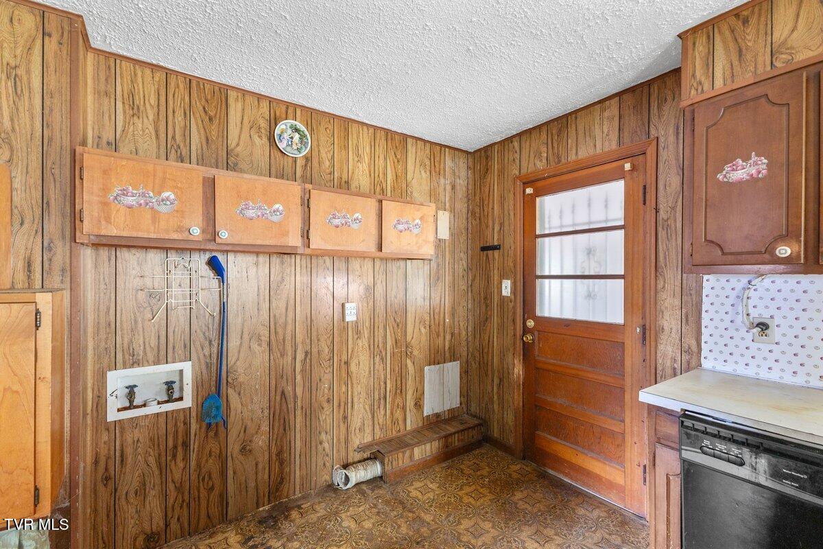 115 Alexander Street Hampton, TN 37658 - Photo 10 of 20 128A3372