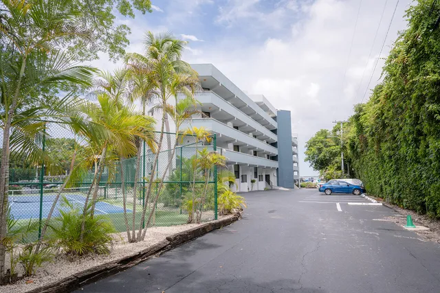 $819,900 | 104350 Overseas Highway, Unit B403 & BOAT SLIP #11, Key Largo, FL 33037