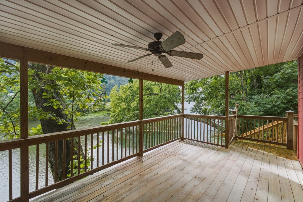 202 Riverside Drive Hinton, WV 25951 - Photo 27 of 40 Gallery Image 27